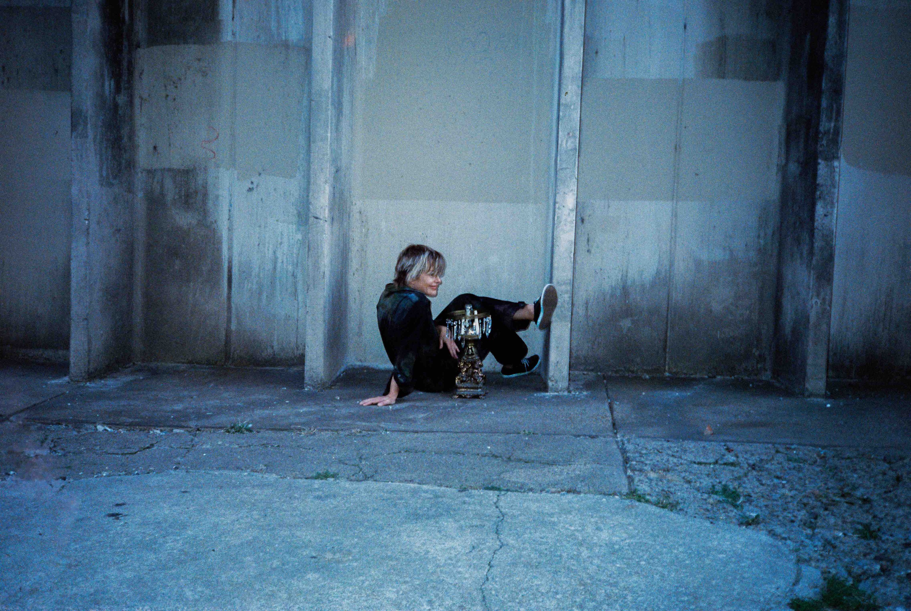 An enlightened wanderer unites a politically divided neighborhood.